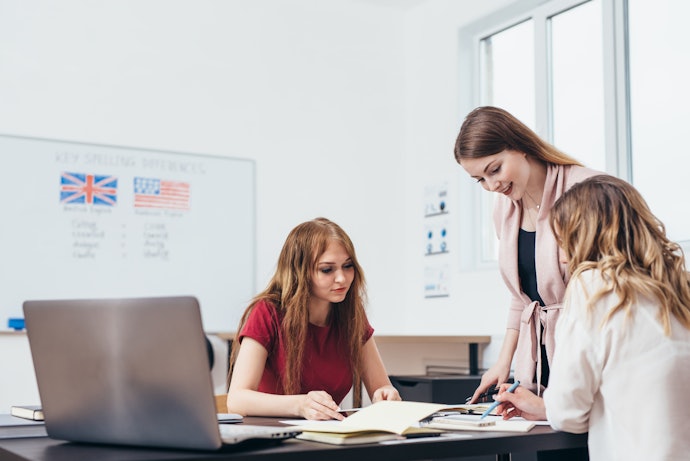 Para um Ensino Eficiente, Invista em Versões Focadas em Vocabulário e Pronúncia
