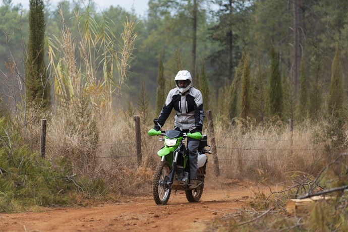 Para Segurança em Trilhas e Uso Esportivo: Motos Off-Road com Transmissão por Corrente
