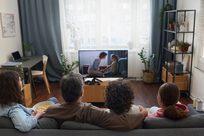 Quer Assistir Filmes e Séries? Prefira uma TV 4K QLED ou OLED com Otimização de Som e Imagem