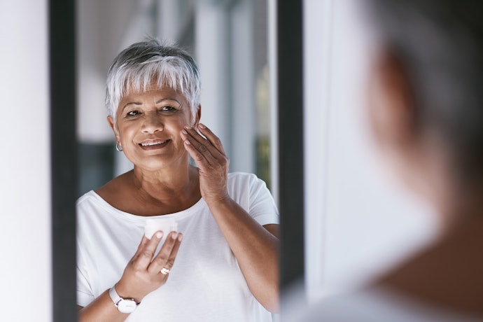 Se a Sua Pele É Madura, Escolha um Creme para Rosto com Ácido Hialurônico e Retinol