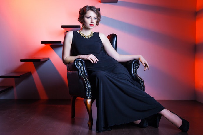 Se Você Segue o Estilo Tradicional, Escolha um Vestido Longo de Alfaiataria com Corte Reto