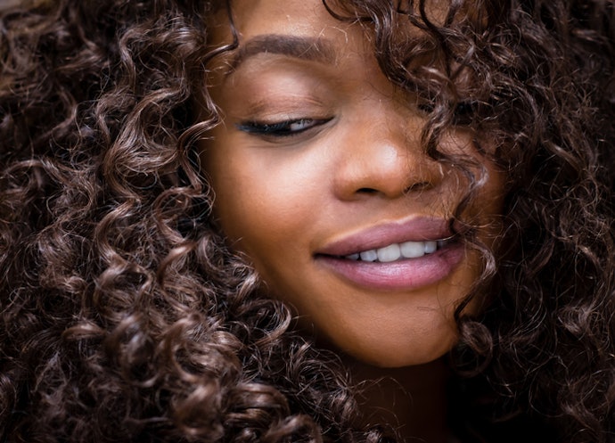 Para Cabelos Cacheados, Prefira Botox com Manteigas Vegetais e Silicones Leves
