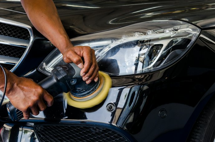 Se Você Prioriza Proteção e Hidrorrepelência, Escolha uma Cera Automotiva do Tipo Blend