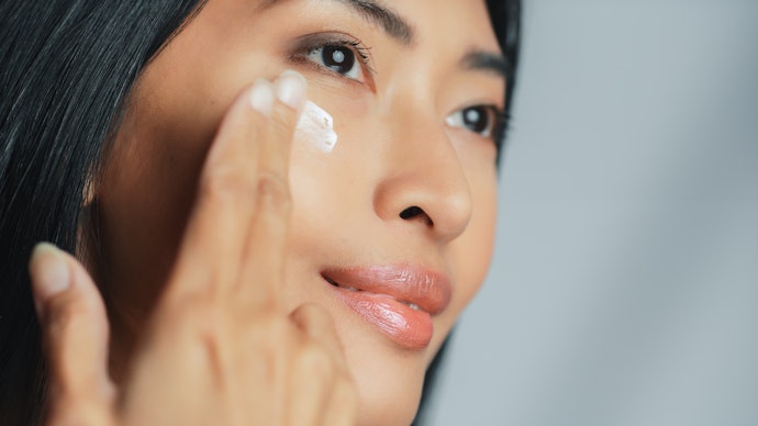 Sua Pele É Seca? Escolha um Primer Hidratante, como Creme, com Ácido Hialurônico ou Glicerina