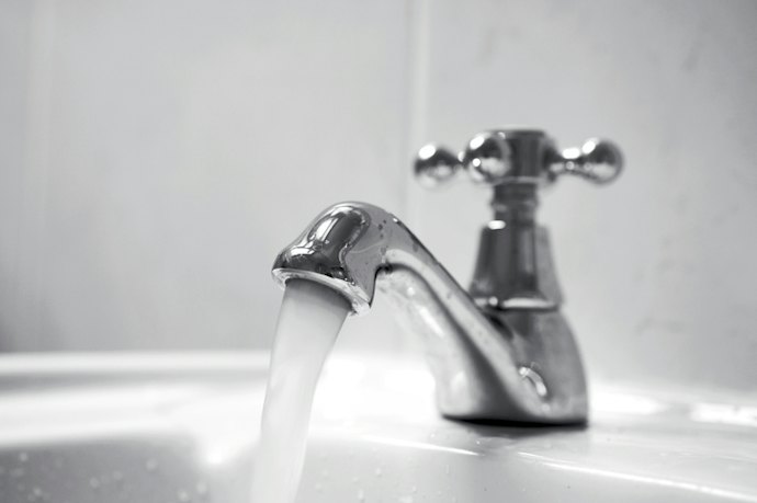Se Busca Acionamento Simples Apenas para Água Fria, Escolha uma Torneira Tradicional