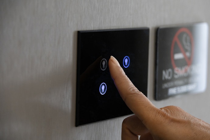 Para Centralizar Diversos Comandos em um Só Ponto, Escolha um Interruptor Inteligente 4×4