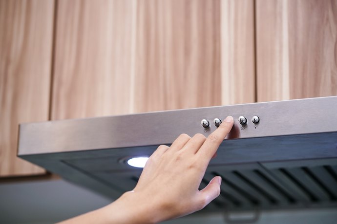 Quer Instalar Sob o Armário sem Perder Espaço? Escolha um Depurador de Ar Slim