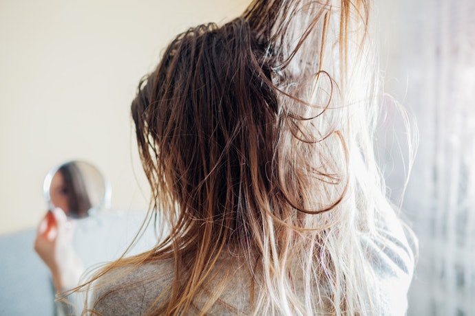 Cabelos Oleosos: Escolha Shampoos com Óleos Mais Leves, como Semente de Uva