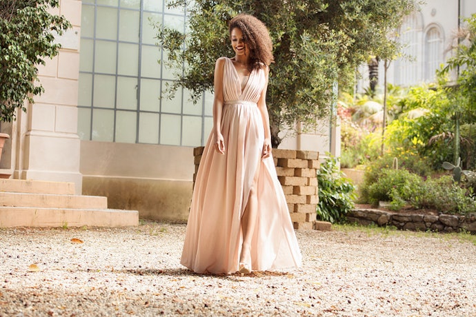 Se Busca um Vestido Longo para Casamento ou Eventos Formais, Opte por Opções em Seda ou Veludo