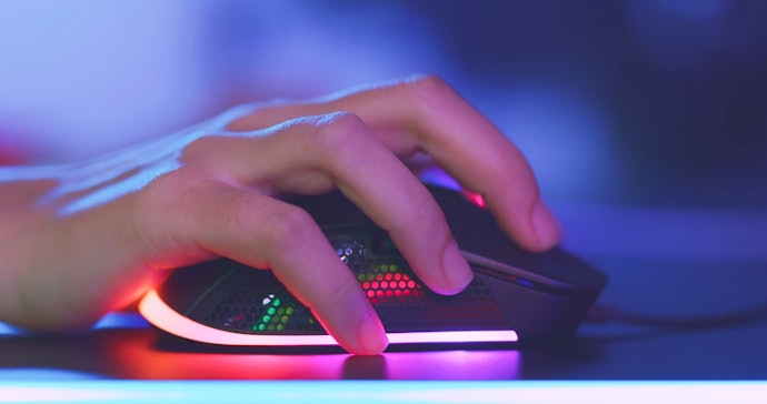 Para Facilitar Combos e Macros, Escolha um Mouse com Botões Programáveis