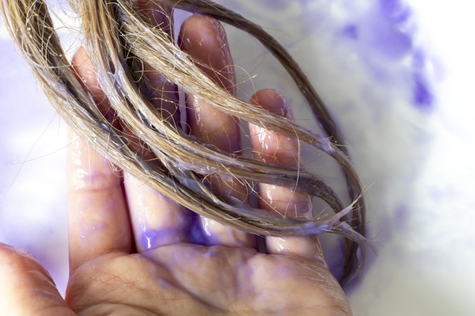 Para Hidratar o Cabelo, Prefira Shampoos Roxos com Pantenol, Óleo de Uva ou Semi Di Lino