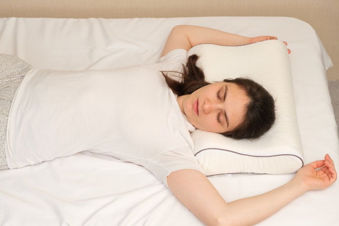 Muda de Posição Durante a Noite? Aposte em um Travesseiro Cervical de Altura Média Adaptável