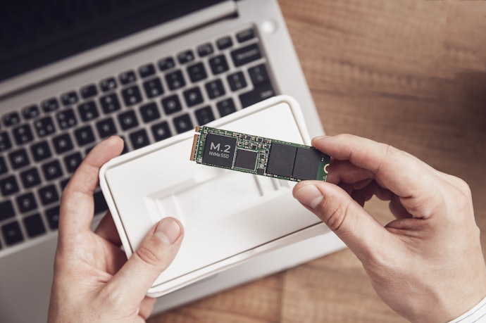Para Aumentar o Desempenho do PC ou Notebook, Prefira SSDs NVMe com 2400 MB/s ou Mais