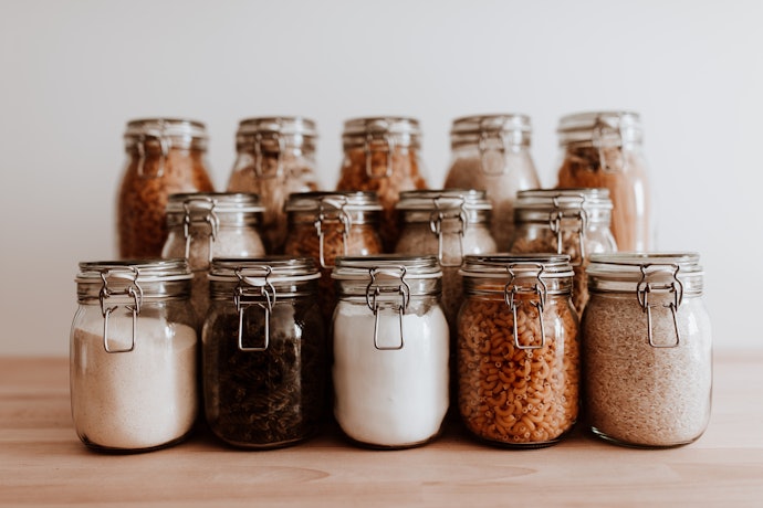 Para 1 kg de Alimentos como Arroz, Feijão e Farinha, Escolha Potes Herméticos de 2 L ou Mais