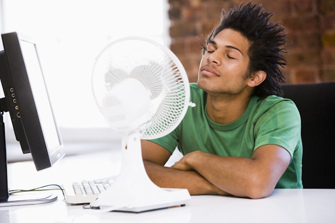 Se Precisa Mover o Ventilador entre Cômodos, Prefira um Ventilador Turbo de Mesa