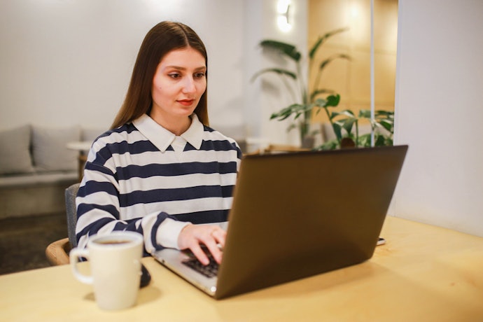 Para Bom Desempenho em Multitarefas: Notebook i5 ou i7 de 11ª Geração com 16 GB de RAM