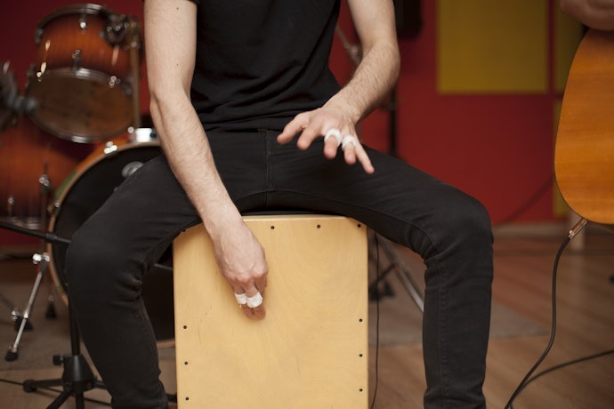 Para Tocar em Diferentes Estilos Musicais, Prefira um Cajon Tradicional