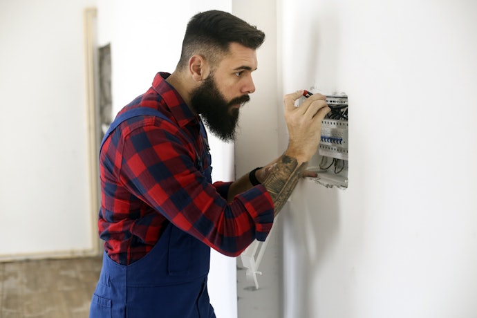 Quadro de Distribuição de Embutir: Mais Discreto, Mas É Preciso Quebrar a Parede