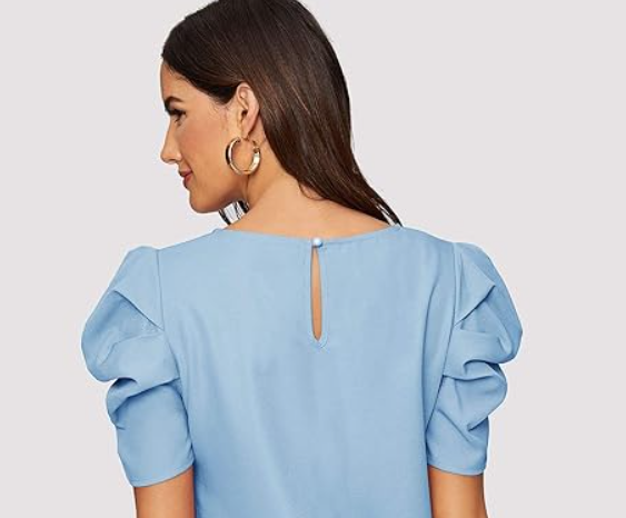 Se Quiser Algo Clássico, Prefira a Blusa Aberta nas Costas com Botão