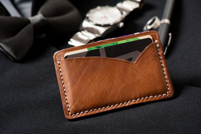 Quer um Modelo Compacto? Aposte em Carteiras Masculinas Slim ou Porta-Cartões de Até 10 x 7 cm