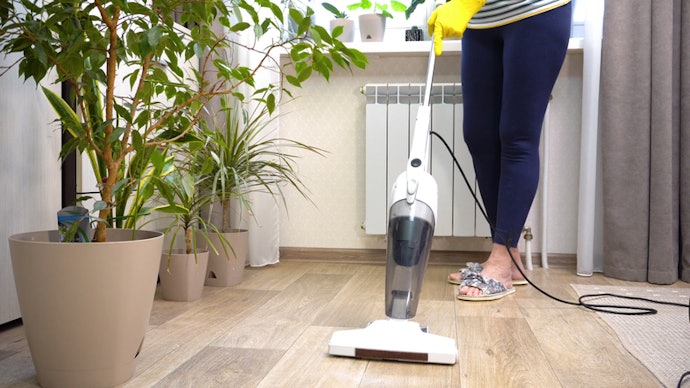 Para Poeira Fina e Limpezas Leves, Opte por um Aspirador de Pó Vertical com Fio 1000W a 1200W