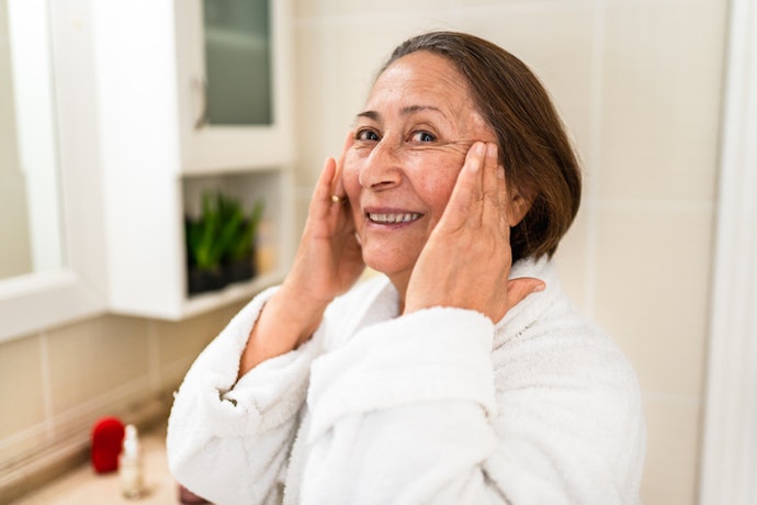 Para Suavizar os Sinais da Idade, Escolha Cremes Faciais Noturnos com Ativos Rejuvenescedores