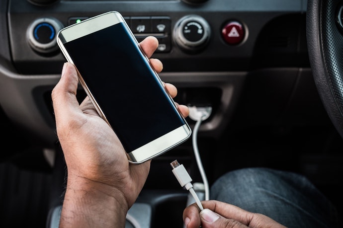 Se Busca um Carregador Veicular de Celular, Prefira Aqueles com no Mínimo 20 W