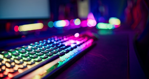 Gamers Devem Optar Pelo Teclado Mecânico e Priorizar Outros Recursos Diferenciados
