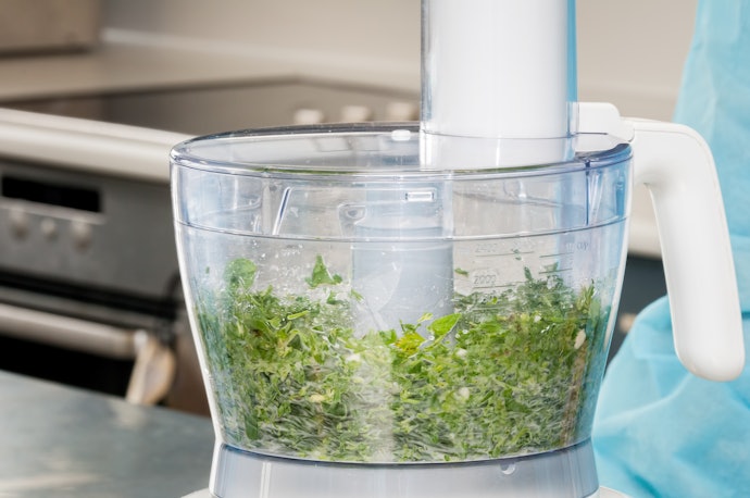 Tampa com Bocal Permite Adição de Líquidos e Alimentos Durante o Processamento