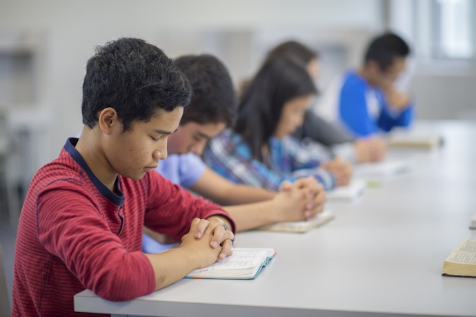 Para Crianças em Idade Escolar (7 a 10 anos):Aprofundando o Conhecimento