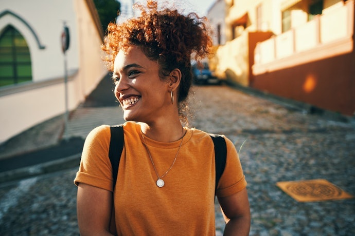 Se Você Tem Cabelo Cacheado ou Crespo, Prefira um Mousse para Cabelo com Fixação Média