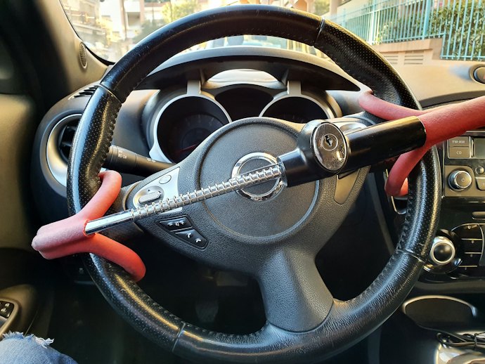 Trava de Volante Antifurto: Prática e Fácil de Instalar