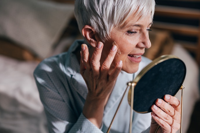 Para Complementar seu Tratamento Antienvelhecimento, Prefira as Bases para Pele Seca com Retinol