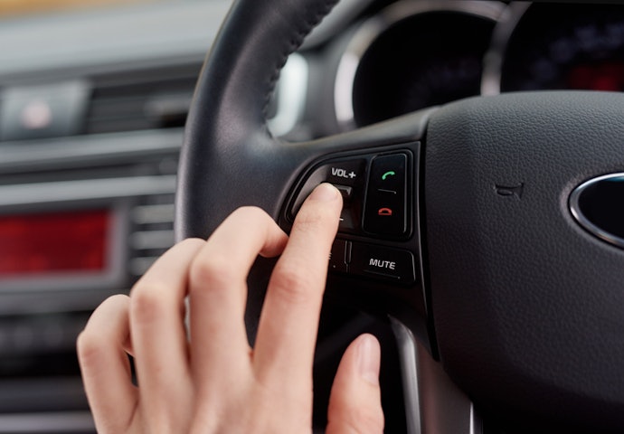 Vive no Trânsito Intenso? Escolha um Som Automotivo Bluetooth com Controle de Volante