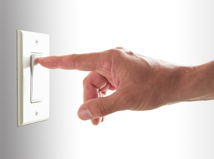 Acionamento Simples para Toda a Família? Prefira um Interruptor Inteligente com Tecla Física