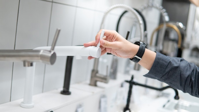 Para Reduzir Gastos com Galões de Água, Escolha Torneiras com Filtro Fixas e de Plástico