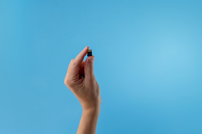 Para Monitoramento com uma ou Poucas Câmeras, Escolha Modelos com Entrada MicroSD