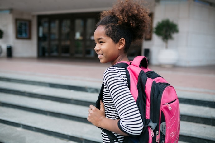 Busca uma Mochila Escolar Juvenil? Opte por Modelos com 42 a 45 cm de Altura