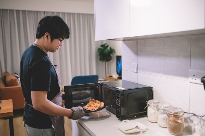 Para Gratinar Lasanhas e Assados, Invista em um Micro-ondas Electrolux com Grill