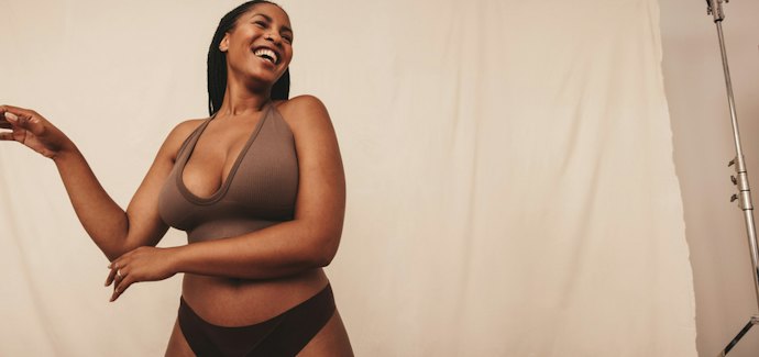 Para Usar com Roupas Mais Largas ou Grossas, Invista em um Sutiã Redutor de Volume sem Bojo