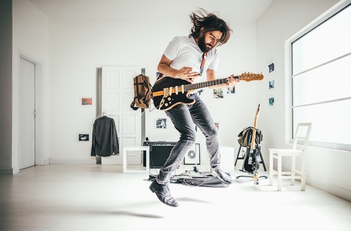 Para Sustain, Distorção ou Uso com Pedal, Prefira uma Guitarra Elétrica