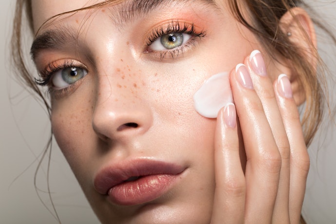 Prefira CC Cream com Ácido Hialurônico ou Vitamina E