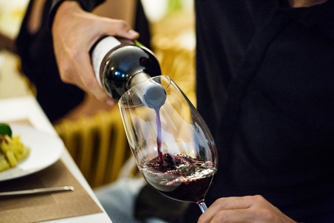 Para Acompanhar Refeições e Momentos Gastronômicos, Opte por Vinho Barato Seco