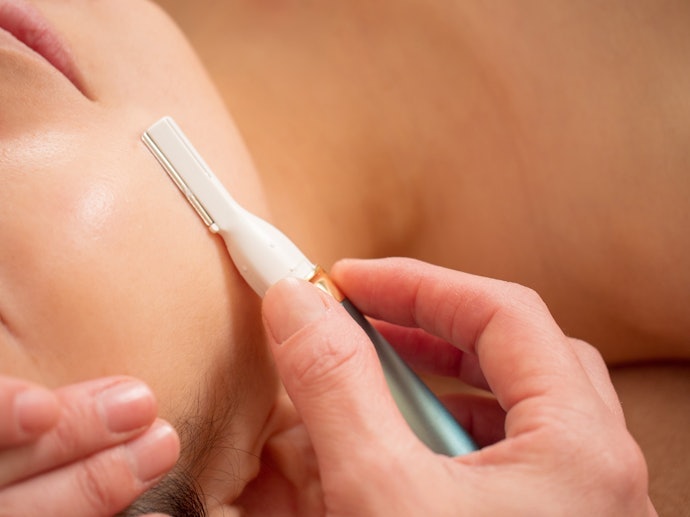 Para Depilar Áreas Sensíveis como o Buço, Considere um Aparador Facial