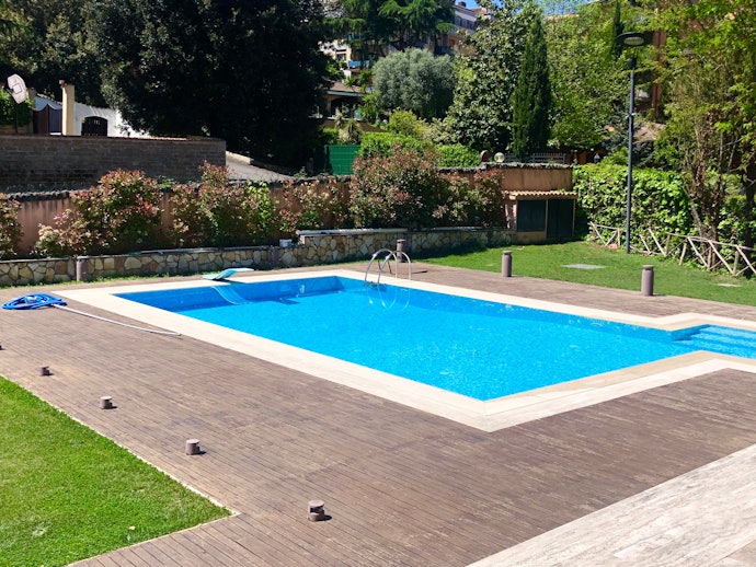 Para Piscinas de 21.000 a 40.000 Litros, Escolha Vazões Mínimas de 2625 a 5000 L/h