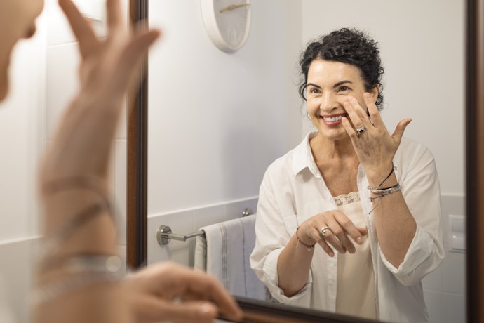 Para Rugas e Flacidez, Prefira Cremes com Retinol, Peptídeos, Vitamina C e Niacinamida
