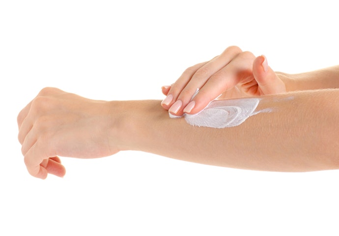 Para Usar em Feridas, Opte por Cremes de Barreira com Vitamina E, Pantenol e Ceramidas