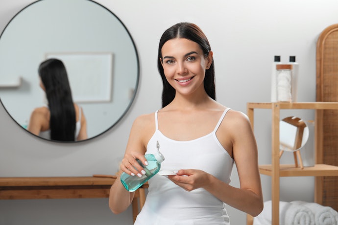 Para Peles Oleosas, Opte por uma Loção de Limpeza Facial Líquida ou em Gel