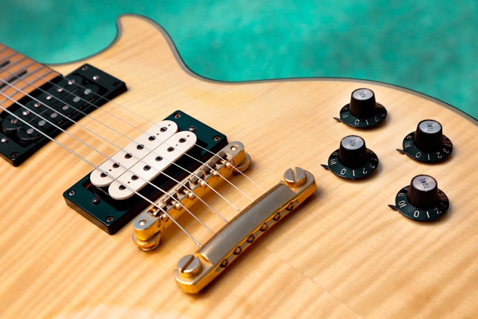 Guitarras com 2 Captadores Custam Menos e Têm um Som Aceitável de Agudo e Grave