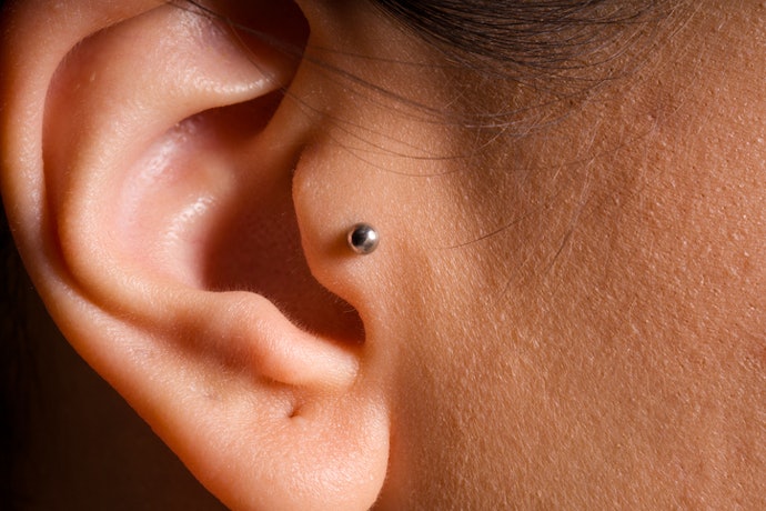 Se Tem um Estilo Mais Discreto, Opte por Conch Piercing Pequeno e Simples, Como Ponto de Luz